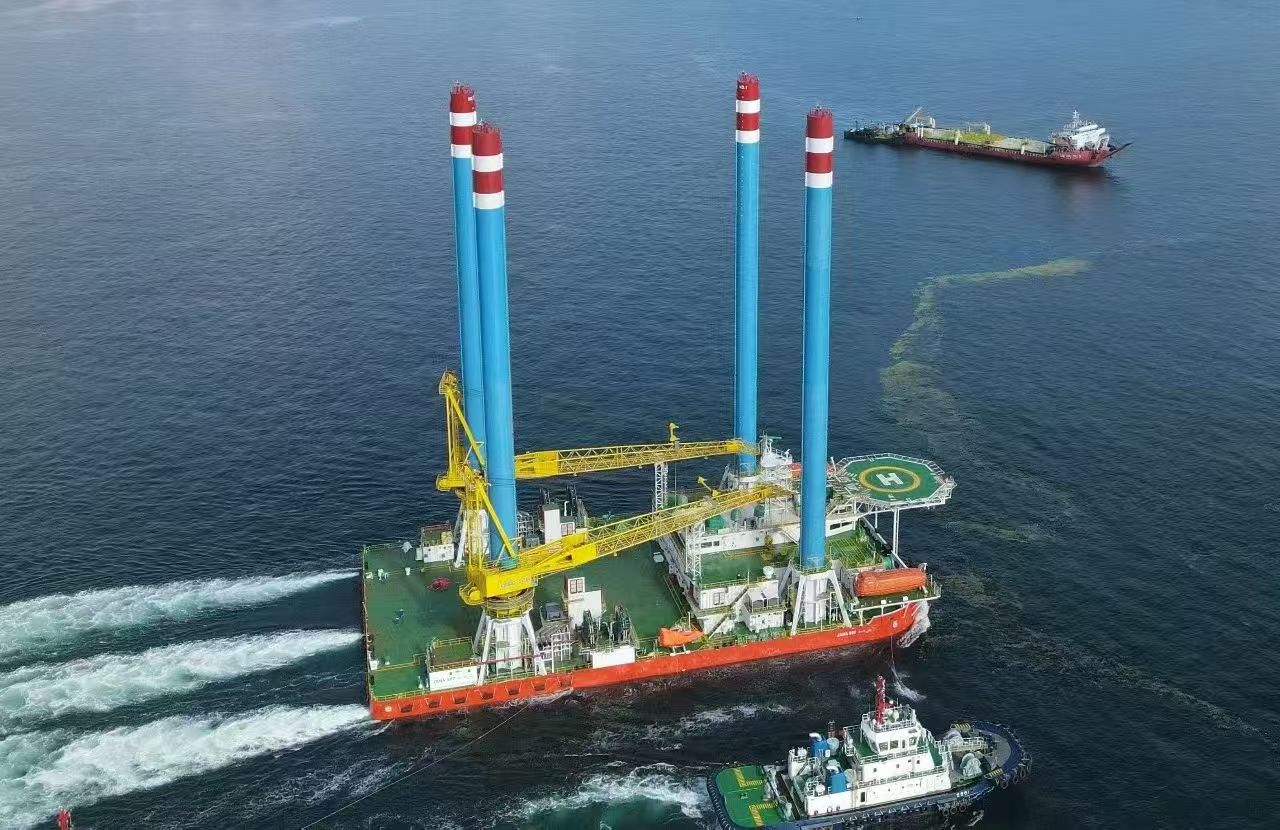 Jana Marine jack-up vessel equipped with NavDP4000 dynamic positioning control system